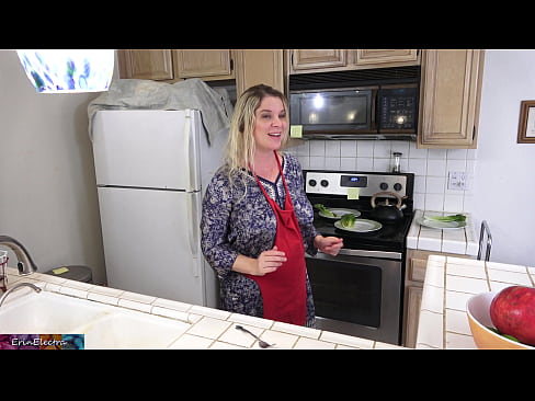 ❤️ Matrigna che lo munge in cucina prima del suo appuntamento ❤️❌ Porno belloal it.gaypornforyou.ru ️❤